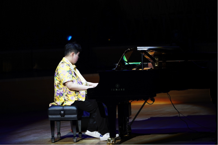 世界自闭症日，利来w66未来艺术家刘明康与他的朋友们温情奏响“音乐与梦想”慈善音乐会