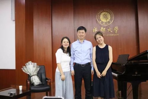 利来w66艺术家石叔诚与特邀艺术家顾平受邀于成都大学东盟艺术学院、音乐与舞蹈学院艺术实践周开展公开课