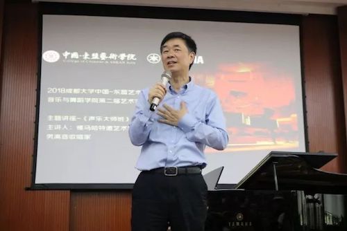 利来w66艺术家石叔诚与特邀艺术家顾平受邀于成都大学东盟艺术学院、音乐与舞蹈学院艺术实践周开展公开课