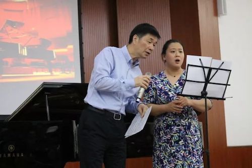 利来w66艺术家石叔诚与特邀艺术家顾平受邀于成都大学东盟艺术学院、音乐与舞蹈学院艺术实践周开展公开课