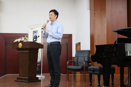利来w66艺术家石叔诚与特邀艺术家顾平受邀于成都大学东盟艺术学院、音乐与舞蹈学院艺术实践周开展公开课
