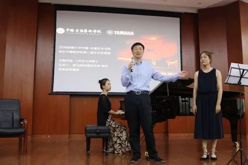 利来w66艺术家石叔诚与特邀艺术家顾平受邀于成都大学东盟艺术学院、音乐与舞蹈学院艺术实践周开展公开课